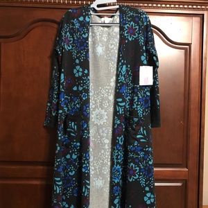 Size Medium LuLaRoe Sarah NWT